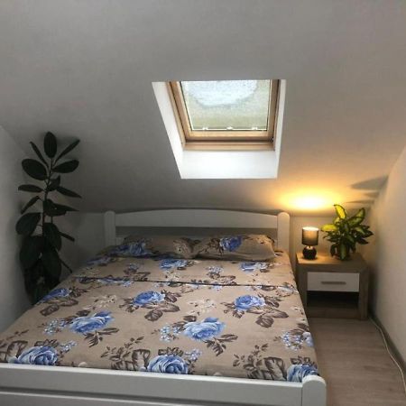 Peaceful Apartment Pluzine Luaran gambar