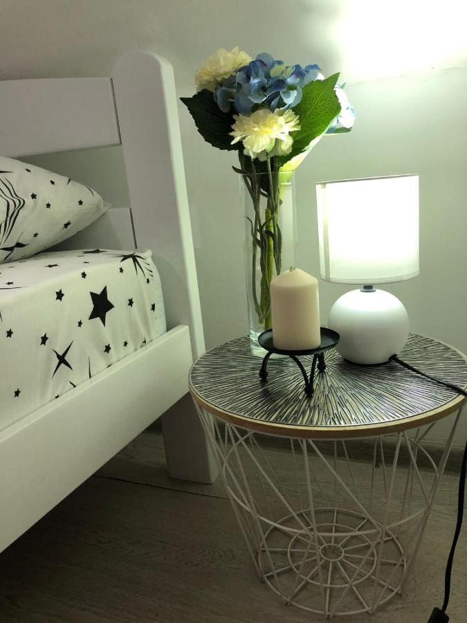 Peaceful Apartment Pluzine Luaran gambar