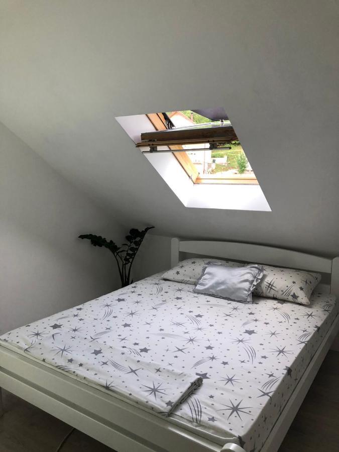 Peaceful Apartment Pluzine Luaran gambar
