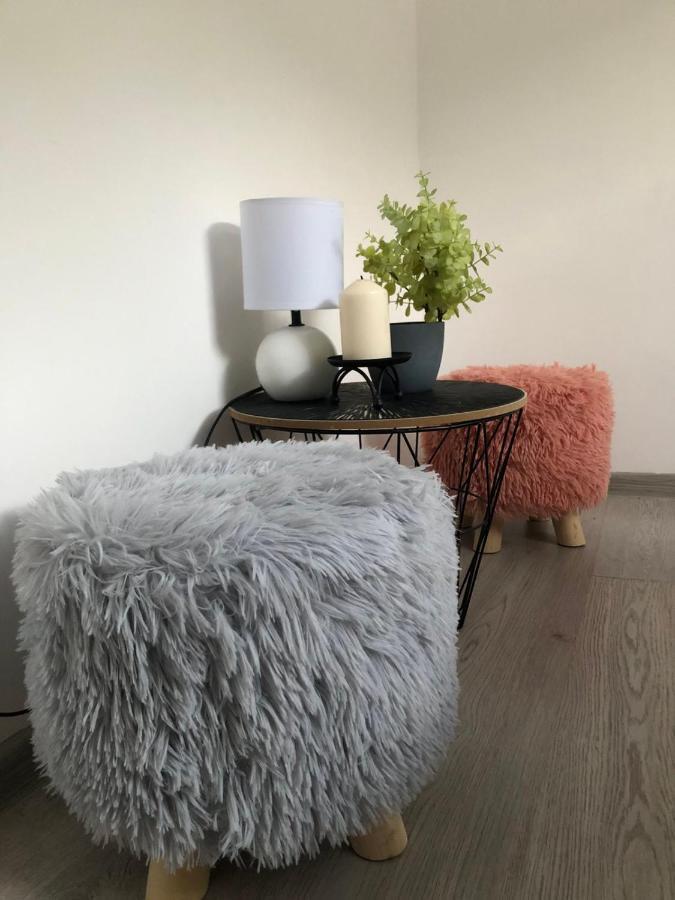 Peaceful Apartment Pluzine Luaran gambar