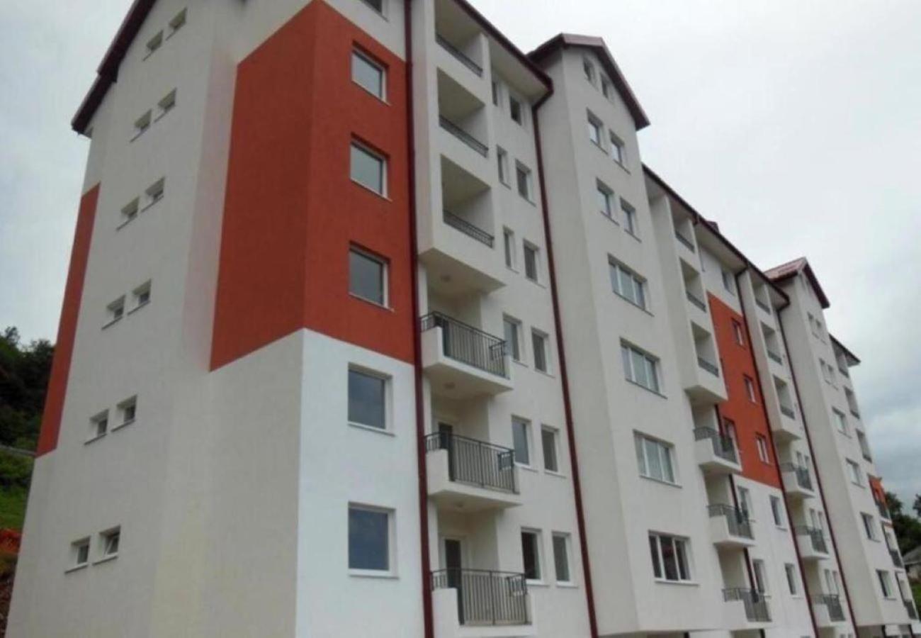 Peaceful Apartment Pluzine Luaran gambar