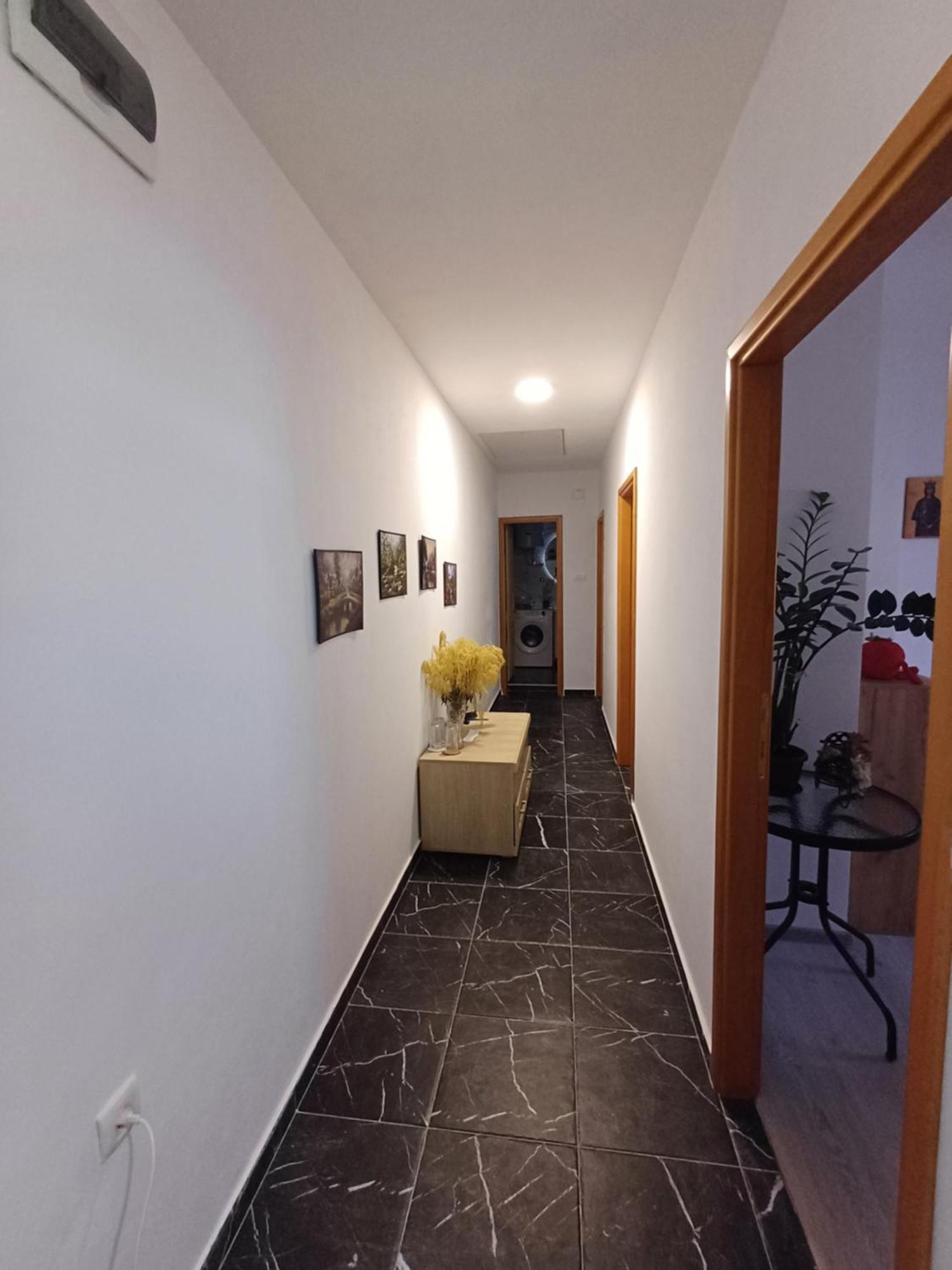 Peaceful Apartment Pluzine Luaran gambar