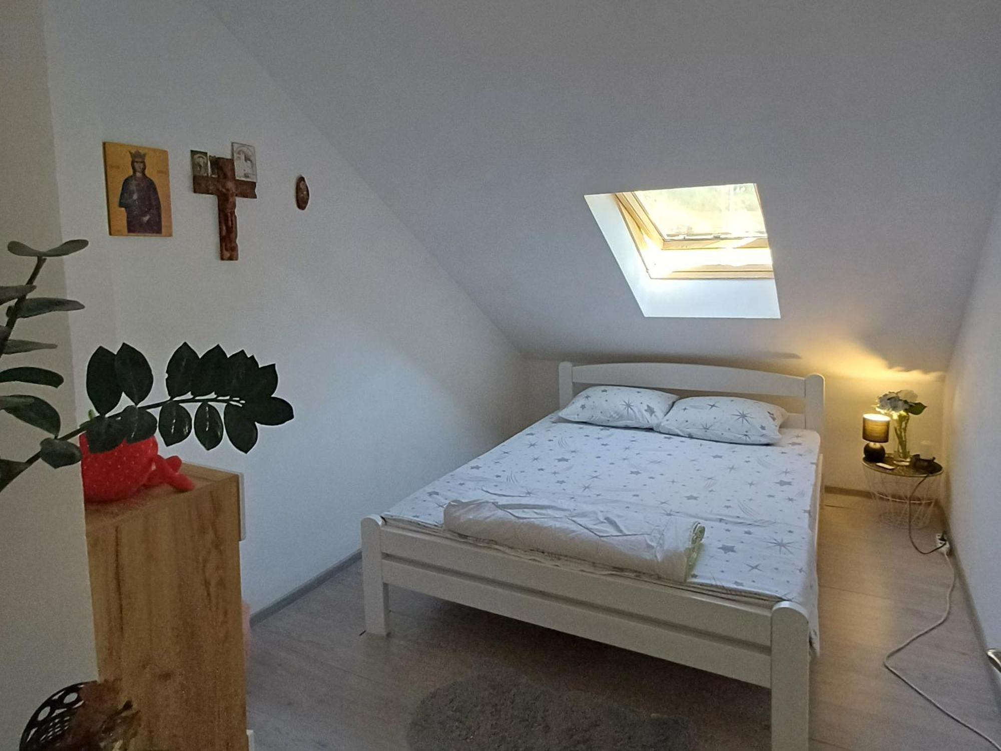 Peaceful Apartment Pluzine Luaran gambar